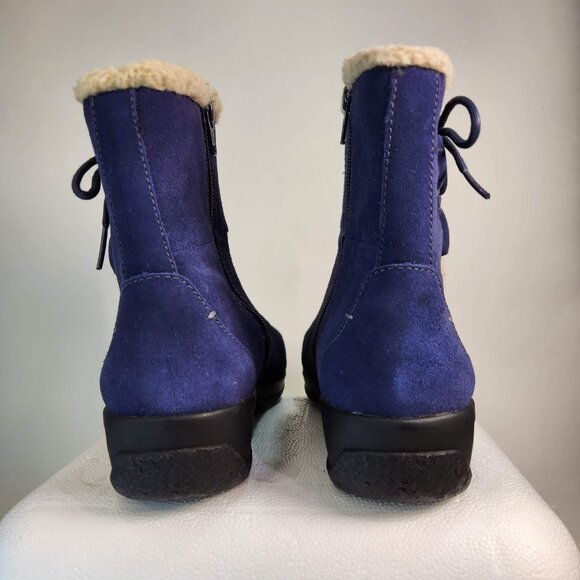 Brand new in box, Clarks Bendable, Navy blue suede, side zip. Sz 7.5 - Picture 4 of 8